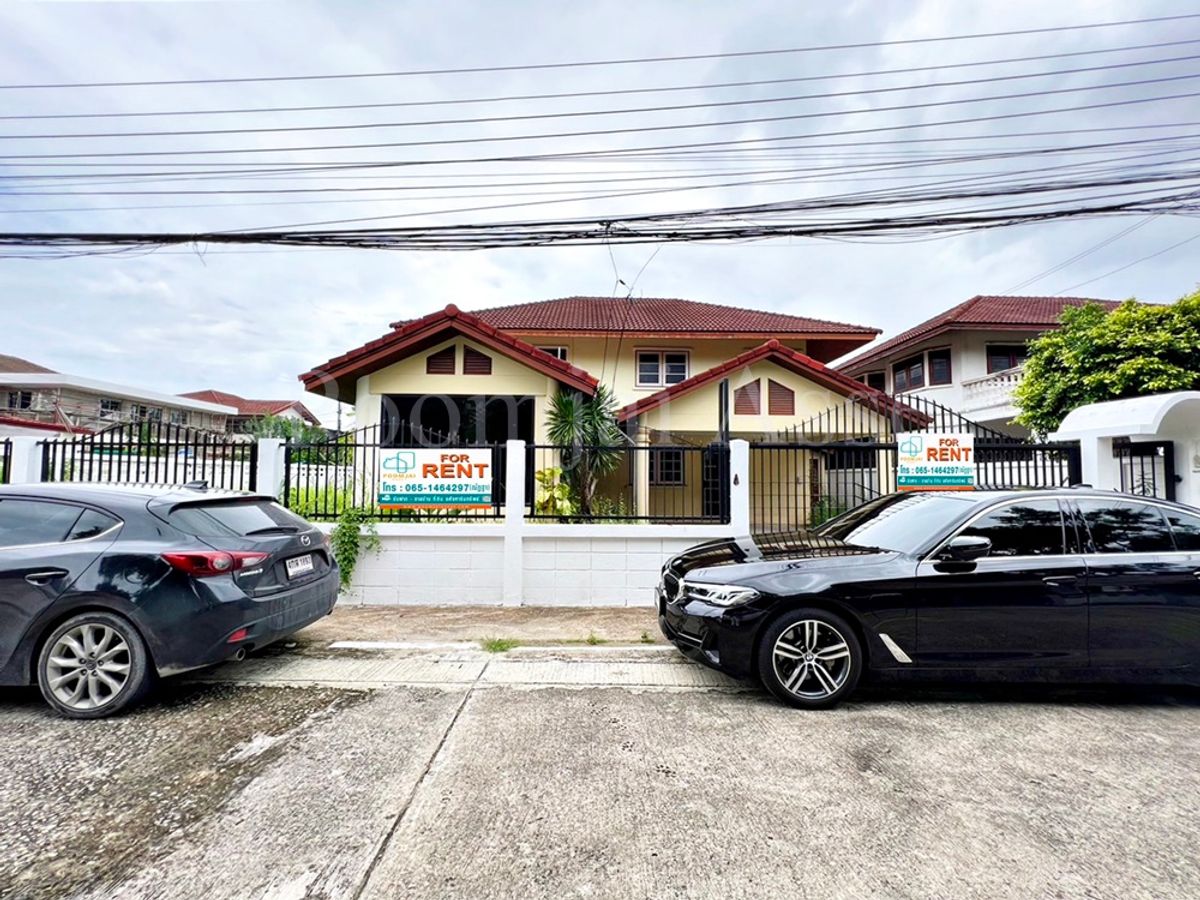 For RentHousePinklao, Charansanitwong : For rent, 2-story detached house, Sri Bundit Village. Gardenville