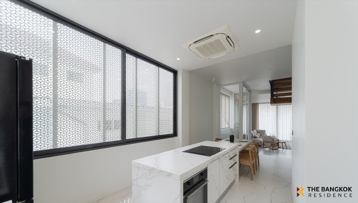 For RentTownhomeSukhumvit, Asoke, Thonglor :  Townhome Sukhumvit 65 🏙️ Luxury 5-Storey Townhome with Private Lift 🏡 Prime Location in Ekkamai&Sukhumvit 