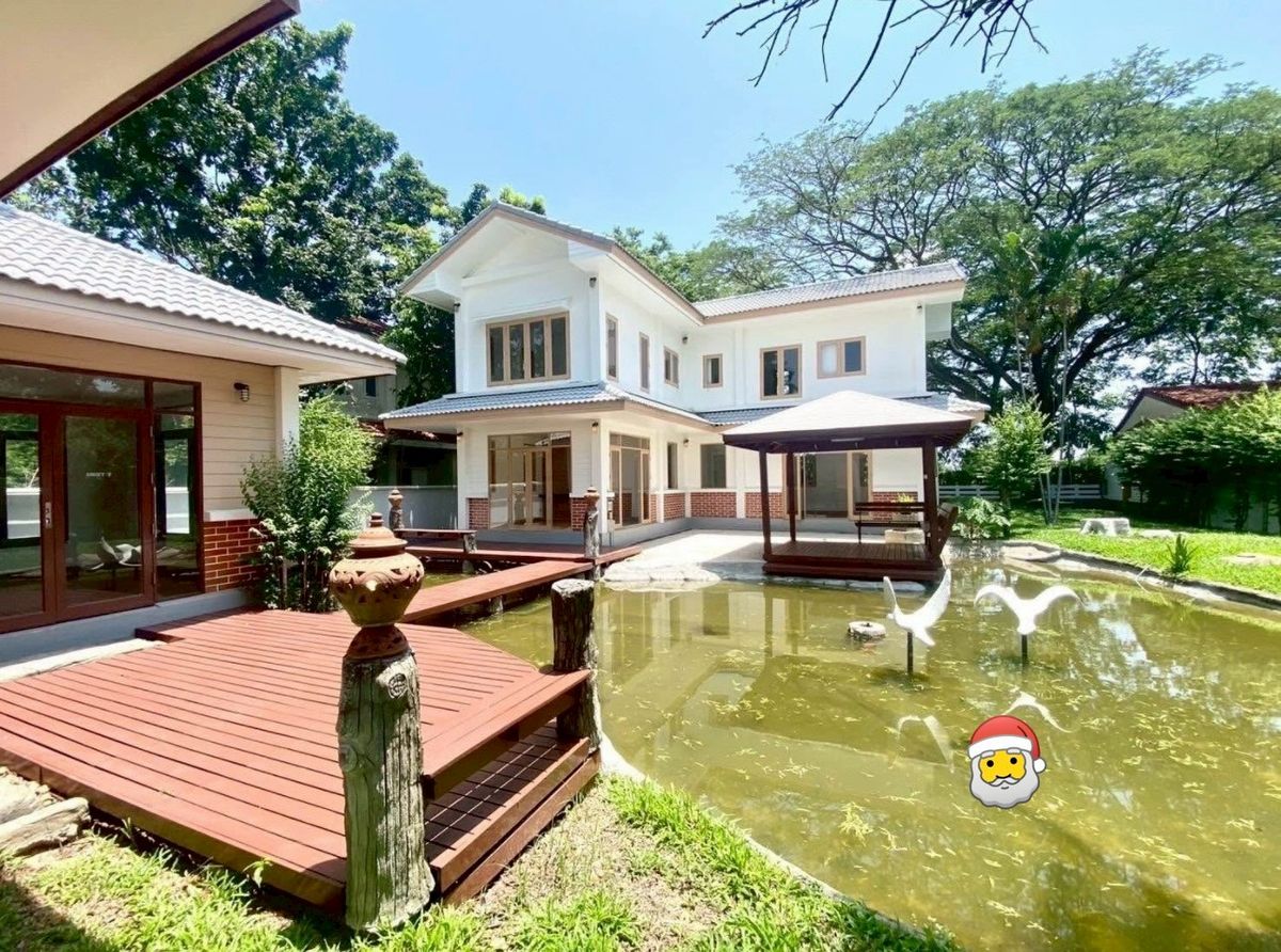 ขายบ้านปทุมธานี รังสิต ธรรมศาสตร์ : 🌿✨ ขายบ้านเดี่ยวสไตล์รีสอร์ท ร่มรื่นเหมือนได้พักผ่อนทุกวัน! 3 ห้องนอน 3 ห้องน้ำ บ้านสวย บรรยากาศดี ติดถนนรังสิต–นครนายก คลอง 7 เดินทางสะดวกสุดๆ 🚗