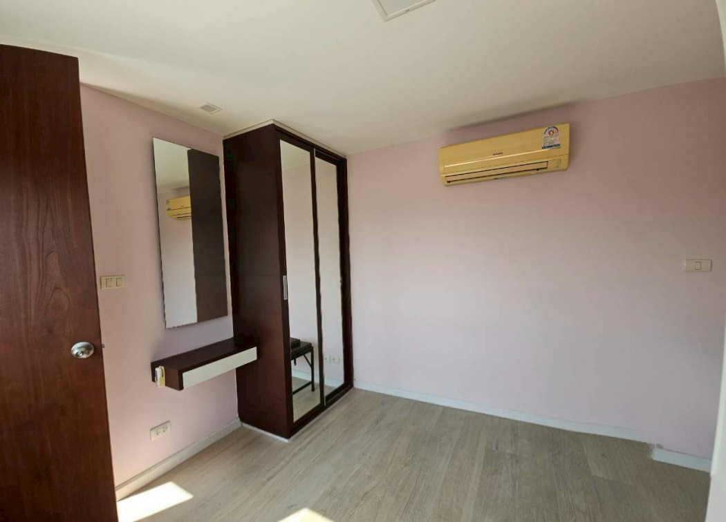 ขายคอนโดเลียบทางด่วนรามอินทรา : ขาย คอนโด เจ ดับบลิว บูเลอวาร์ด ศรีวรา 53.36 ตรม ชั้น 8 ห้องใหม่มาก ถนนศรีวรา ทาวน์ อิน ทาว์น