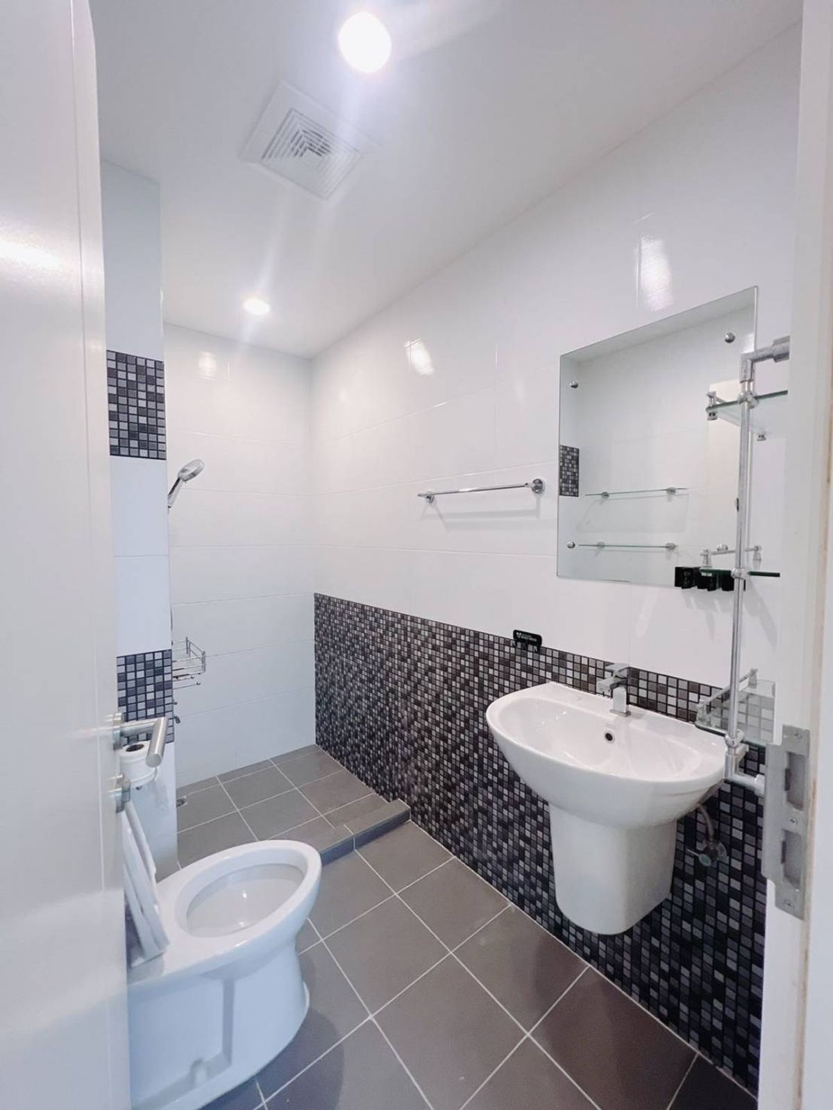 For RentTownhomePathum Thani,Rangsit, Thammasat : House for rent, Townhome Siri Place Rangsit 2, near Poonsap Market, just 10 minutes.