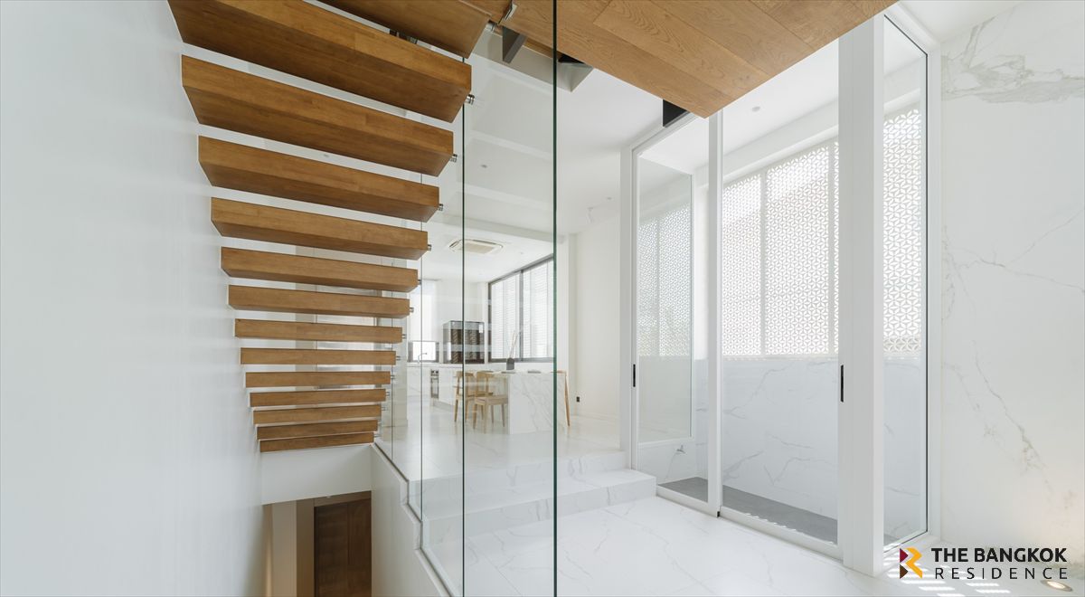 For RentTownhomeSukhumvit, Asoke, Thonglor :  Townhome Sukhumvit 65 🏙️ Luxury 5-Storey Townhome with Private Lift 🏡 Prime Location in Ekkamai&Sukhumvit 