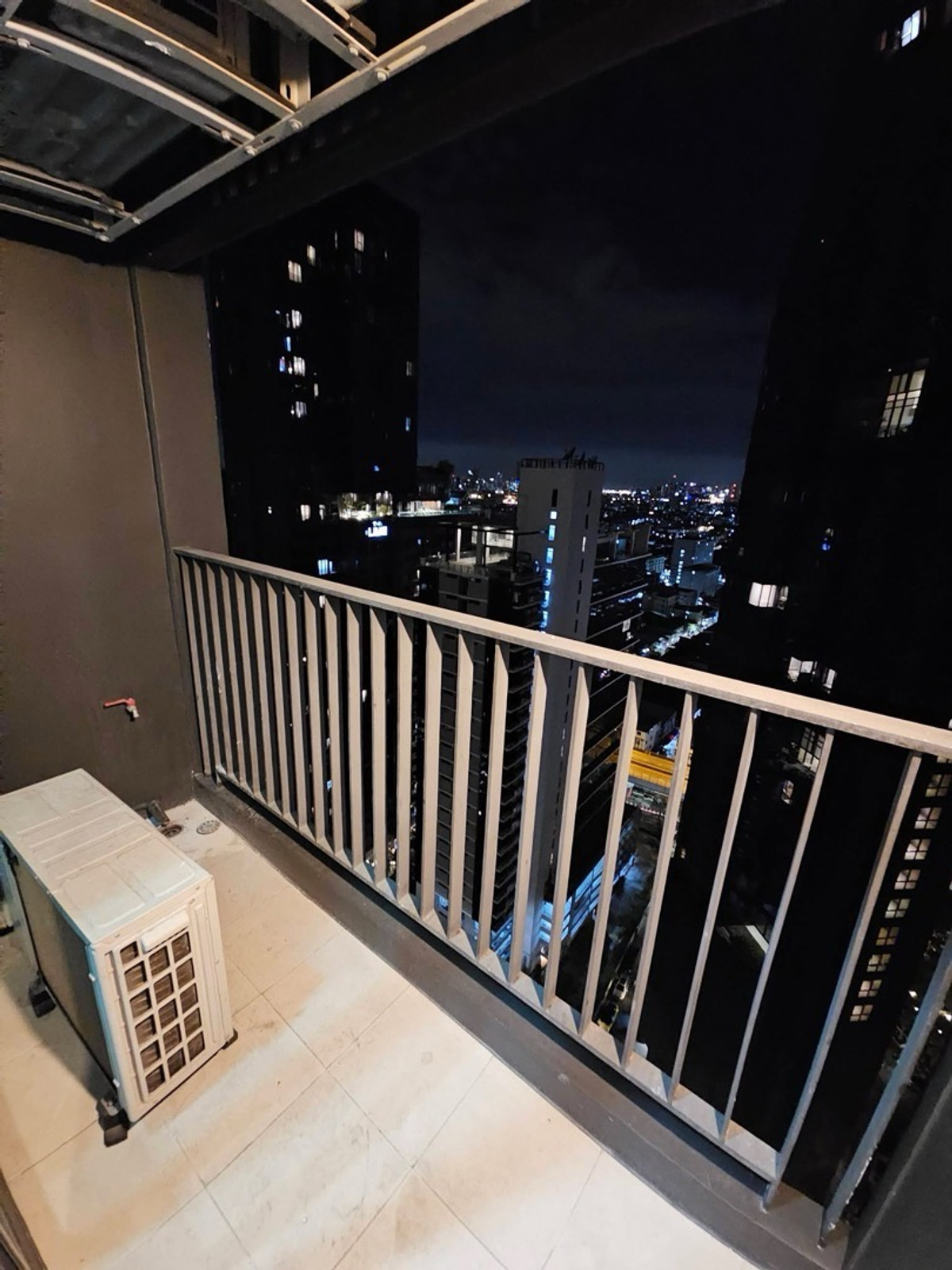 For RentCondoRama9, Petchburi, RCA : Best Price : 1 Bedroom 35 sq.m. Ready to move in. Call now 094-641-5974