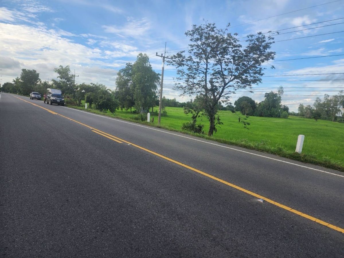 For SaleLandSi Sa Ket : Land for sale (next to the road), Prang Ku District, Sisaket Province.