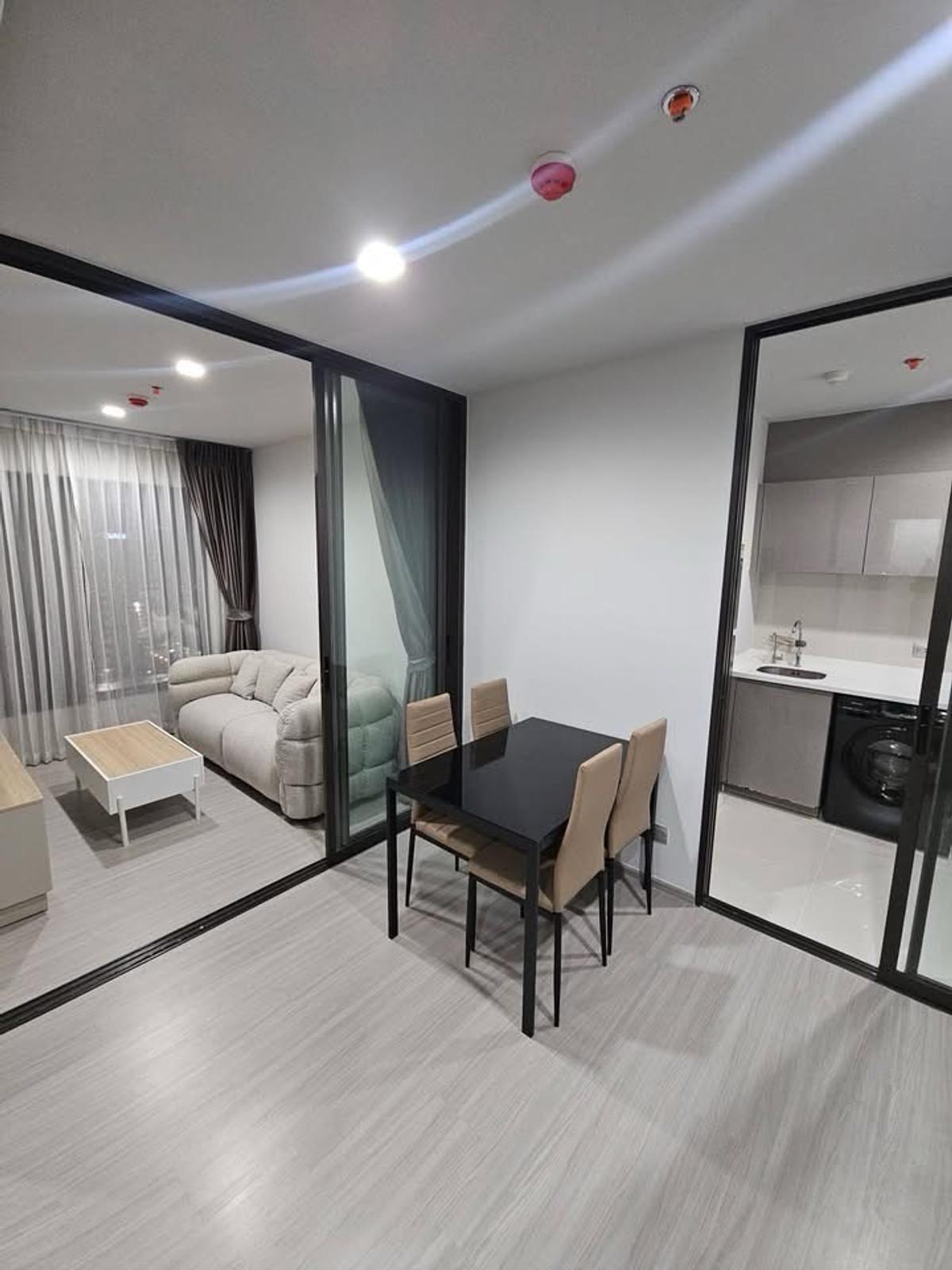 ให้เช่าคอนโดพระราม 9 เพชรบุรีตัดใหม่ RCA : Best Price : 1 Bedroom 35 sq.m. Ready to move in. -- Call now 094-641-5974