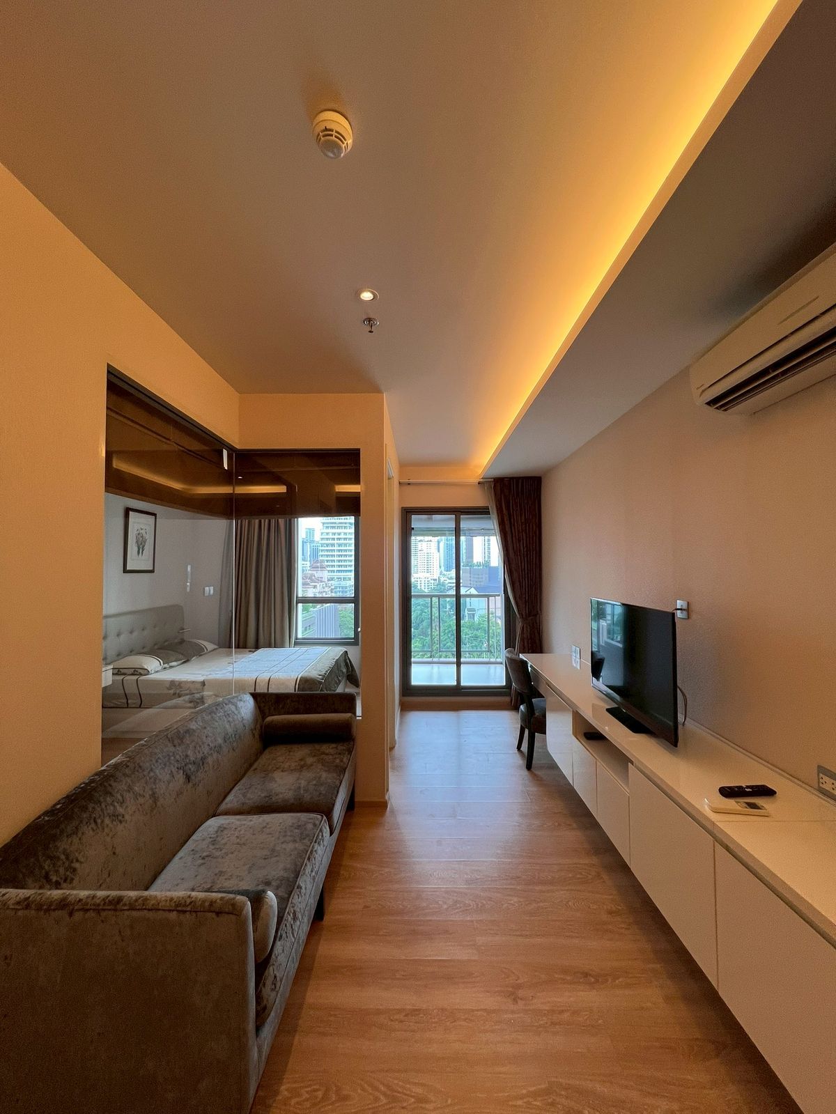 For RentCondoSukhumvit, Asoke, Thonglor : High-rise One bedroom condo for rent near BTS Phrom Phong