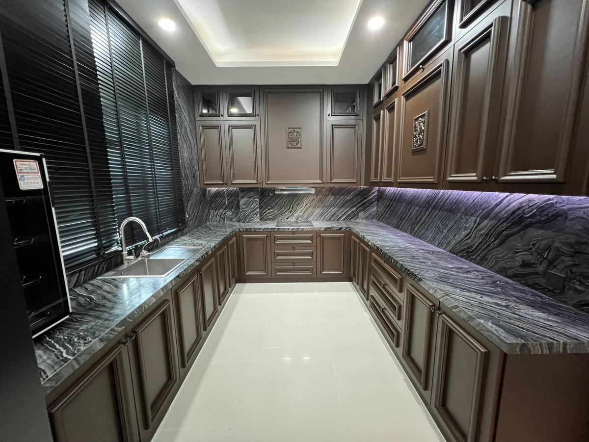 บ้านบางนา แบริ่ง ลาซาล : *ให้เช่าบ้าน Grand Bangkok Boulevard Sukhumvit Srinakarin 550,000บาท 5ห้องนอน 6ห้องน้ำ พื้นที่ใช้สอย591ตรม. ที่ดิน140.2ตรว. สุขุมวิท107 (ซอยแบริ่ง31/1) ใกล้ ไบเทค บางนา สุขุมวิท BTSแบริ่ง (10 นาที)