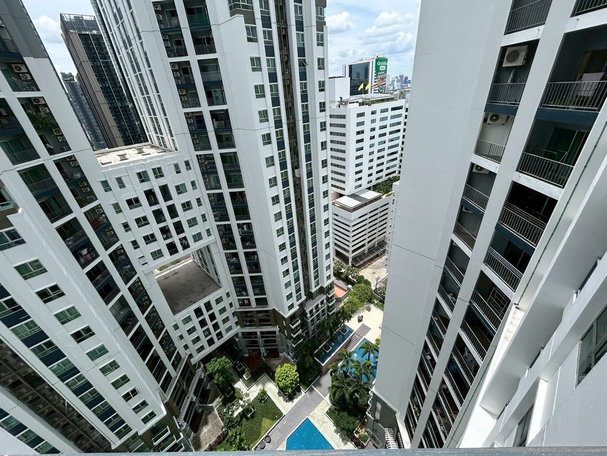 For RentCondoRama9, Petchburi, RCA : Big room condo Next to Central Rama 9, large room, cheapest price in the project. #Bellagrandrama9