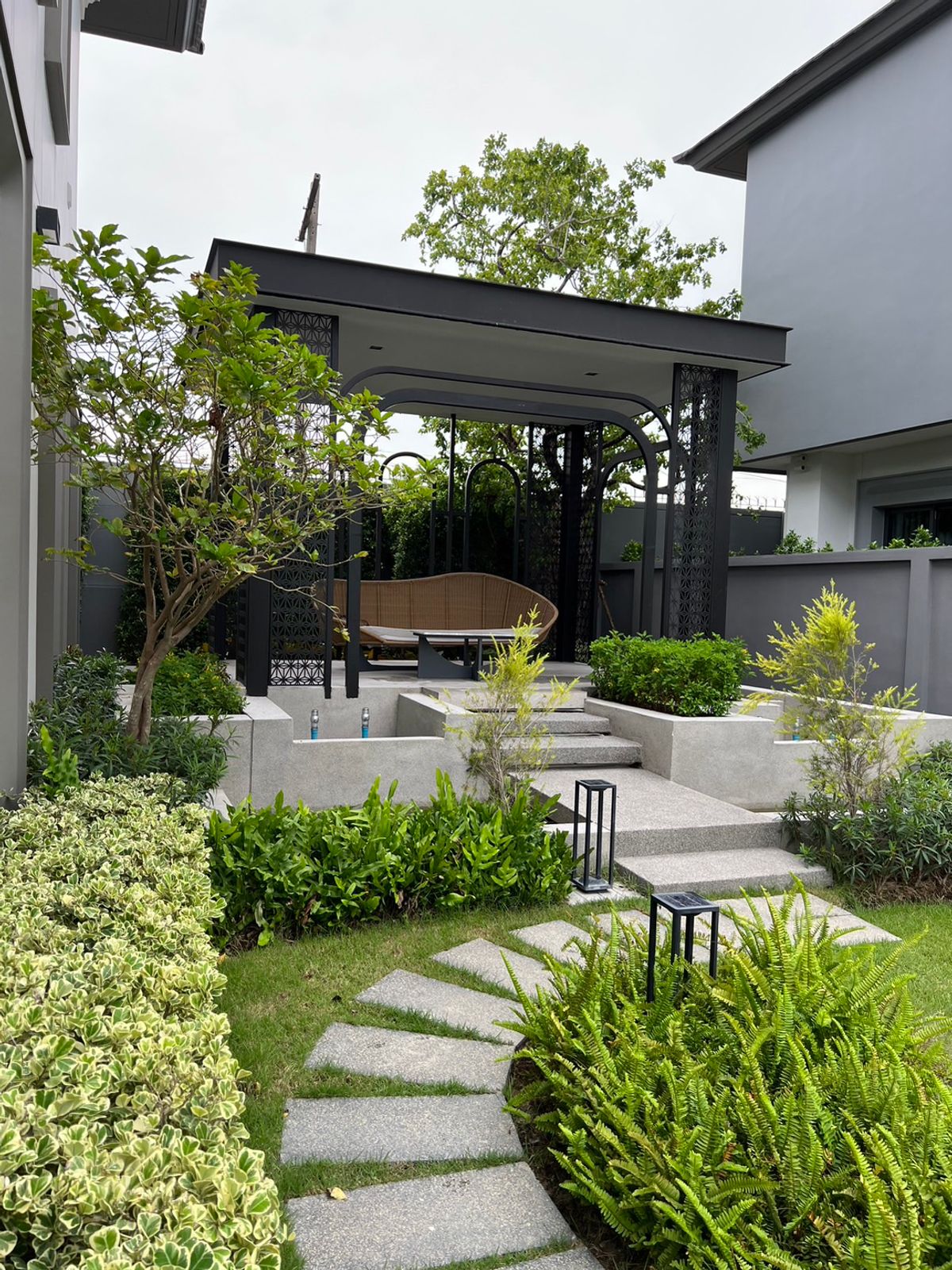 บ้านบางนา แบริ่ง ลาซาล : *ให้เช่าบ้าน Grand Bangkok Boulevard Sukhumvit Srinakarin 550,000บาท 5ห้องนอน 6ห้องน้ำ พื้นที่ใช้สอย591ตรม. ที่ดิน140.2ตรว. สุขุมวิท107 (ซอยแบริ่ง31/1) ใกล้ ไบเทค บางนา สุขุมวิท BTSแบริ่ง (10 นาที)