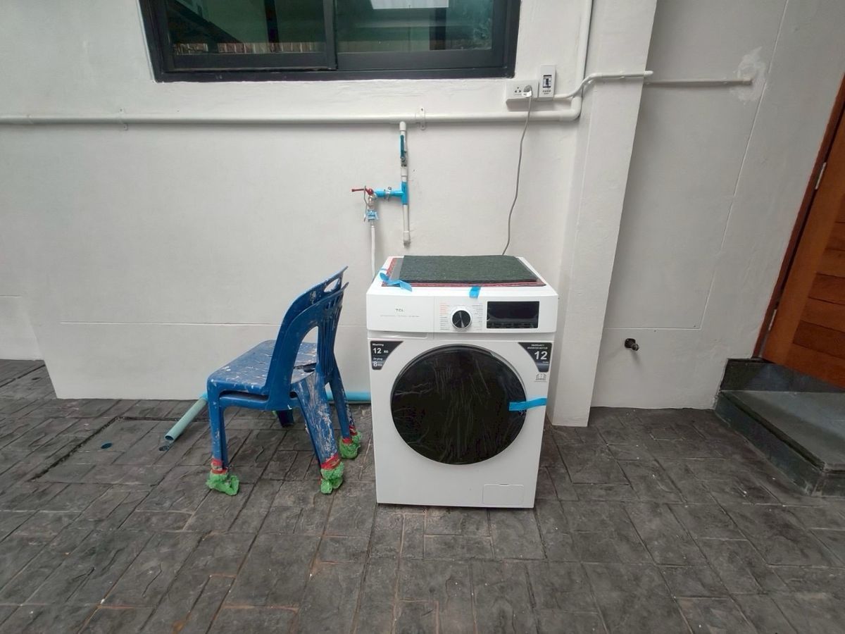 ให้เช่าบ้านลาดพร้าว เซ็นทรัลลาดพร้าว : ✨ บ้านเดี่ยวให้เช่า 4 ห้องนอน 5 ห้องน้ำ พื้นที่ใช้สอย 300 ตร.ม. พร้อมสนามหญ้า 90 ตร.ม. ใกล้เซ็นทรัลอีสวิลล์ ทำเลดี เดินทางสะดวก เฟอร์นิเจอร์ครบ เข้าอยู่ได้ทันที