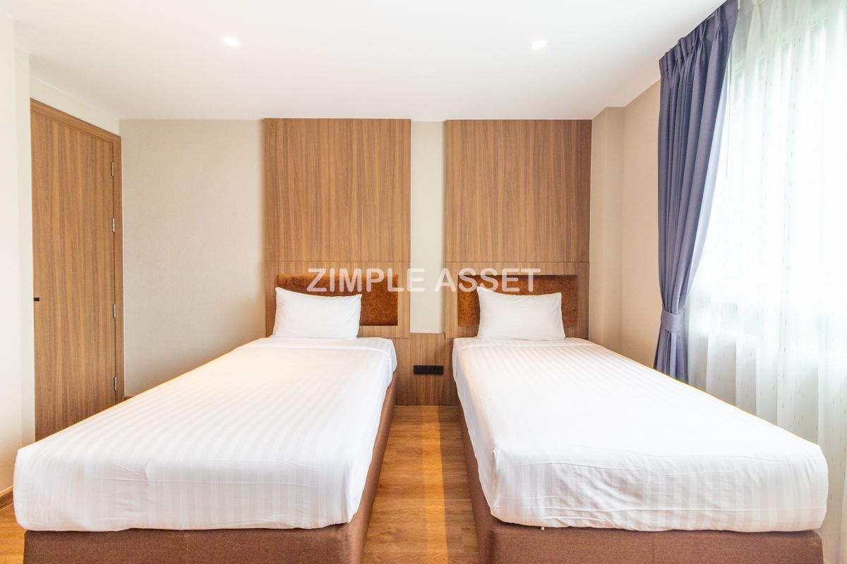 For RentSukhumvit, Asoke, Thonglor : Line ID: @zimple_asset Serviced Apartment in Thonglor, Newly renovated and fully furnished, featuring a rooftop swimming pool with city views. Conveniently located near BTS Thonglor.
