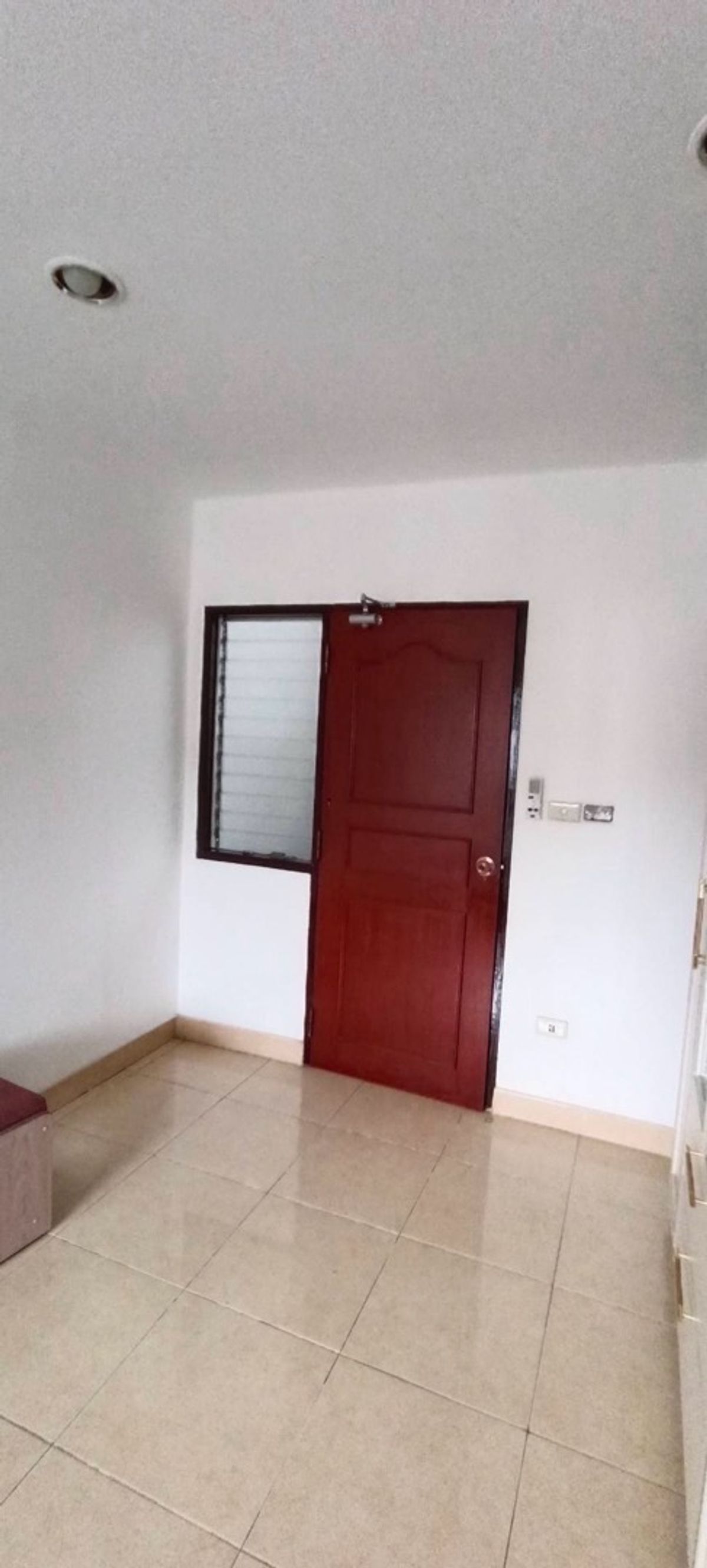 For RentHome OfficeOnnut, Udomsuk : Home office for rent, Bang Chak, Sukhumvit, close to the BTS, 300 meters, convenient travel, close to food, entrance to Soi Sukhumvit 97, company registration available, accepting tenants, Airbnb, spa, massage shop.