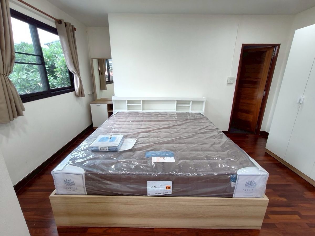 ให้เช่าบ้านลาดพร้าว เซ็นทรัลลาดพร้าว : ✨ บ้านเดี่ยวให้เช่า 4 ห้องนอน 5 ห้องน้ำ พื้นที่ใช้สอย 300 ตร.ม. พร้อมสนามหญ้า 90 ตร.ม. ใกล้เซ็นทรัลอีสวิลล์ ทำเลดี เดินทางสะดวก เฟอร์นิเจอร์ครบ เข้าอยู่ได้ทันที