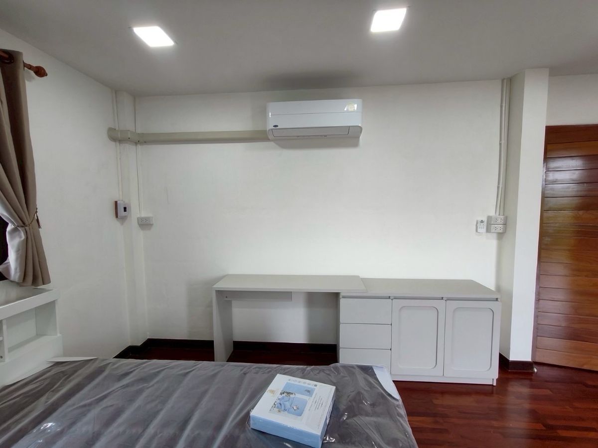 ให้เช่าบ้านลาดพร้าว เซ็นทรัลลาดพร้าว : ✨ บ้านเดี่ยวให้เช่า 4 ห้องนอน 5 ห้องน้ำ พื้นที่ใช้สอย 300 ตร.ม. พร้อมสนามหญ้า 90 ตร.ม. ใกล้เซ็นทรัลอีสวิลล์ ทำเลดี เดินทางสะดวก เฟอร์นิเจอร์ครบ เข้าอยู่ได้ทันที