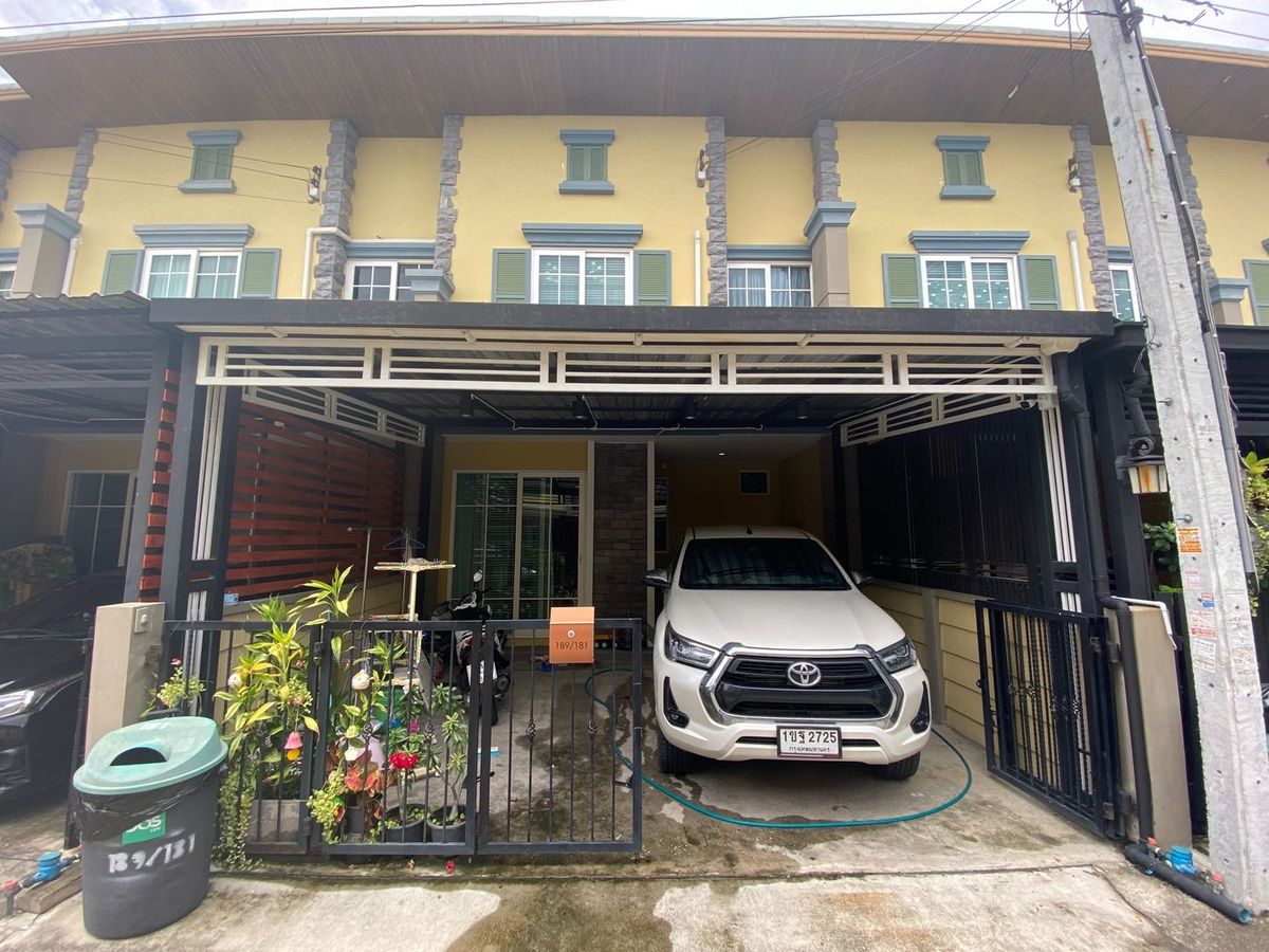 For SaleTownhomePattanakan, Srinakarin : (Code SM1516) House for sale, Golden town 2 onnut - pattanakarn project, Golden Town 2 On Nut - Phatthanakan, complete with furniture and electrical appliances.