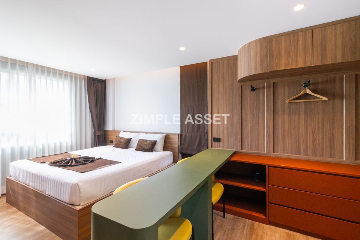 For RentSukhumvit, Asoke, Thonglor : Line ID: @zimple_asset Serviced Apartment in Thonglor, Newly renovated and fully furnished, featuring a rooftop swimming pool with city views. Conveniently located near BTS Thonglor.