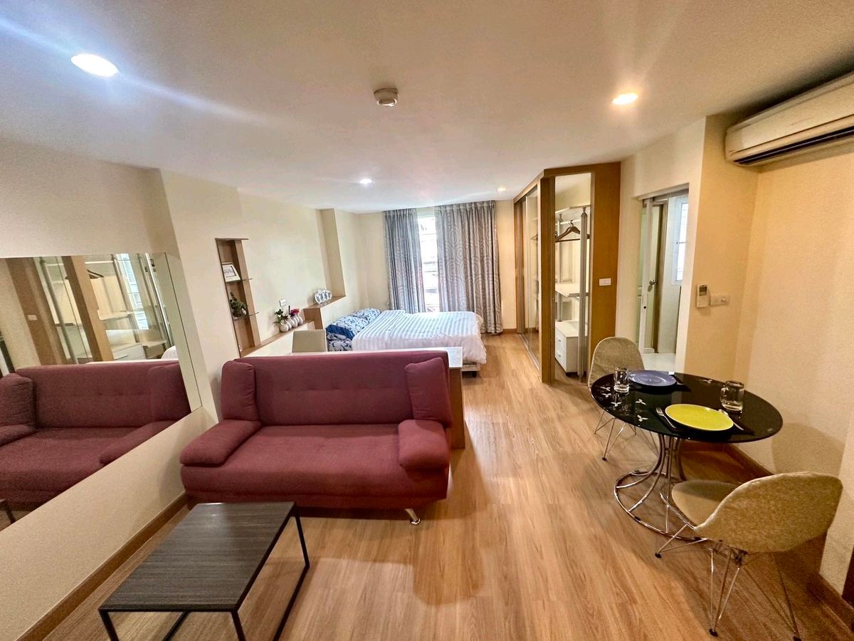ให้เช่าคอนโดอ่อนนุช อุดมสุข : Low Rise ชั้น 4  พร้อมอยู่ BTS อ่อนนุช ทางด่วน อาจณรงค์-รามอินทรา ทางด่วน บางนา-ชลบุรี สนามบินสุวรรณภูมิ โลตัสอ่อนนุช ซีคอนสแควร์  กว้างขวางอยู่สบายตกแต่งลงตัว เฟอร์นิเจอร์ ครบ ติดสวนสาธารณะ 