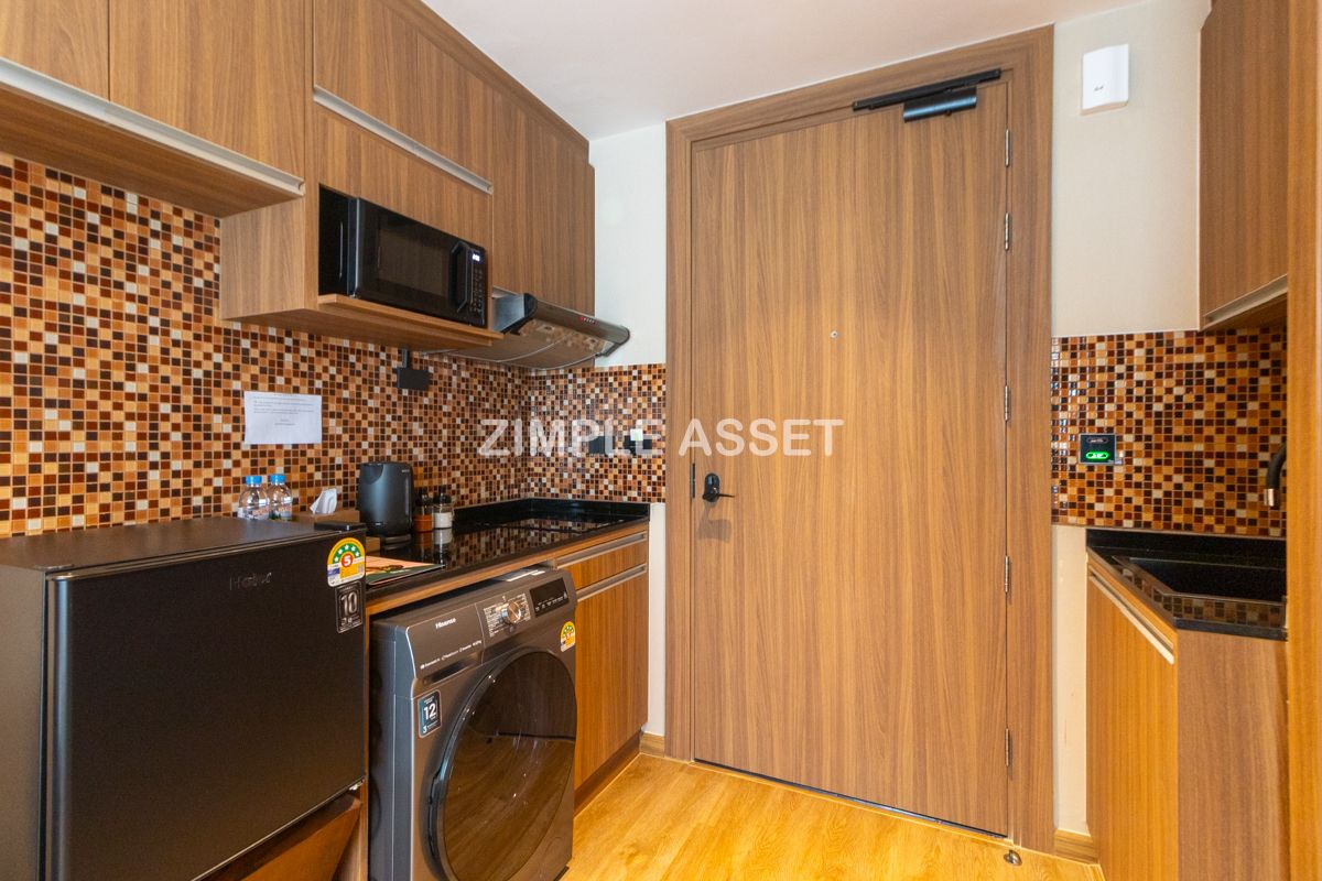 For RentSukhumvit, Asoke, Thonglor : Line ID: @zimple_asset Serviced Apartment in Thonglor, Newly renovated and fully furnished, featuring a rooftop swimming pool with city views. Conveniently located near BTS Thonglor.