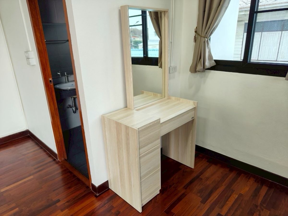 ให้เช่าบ้านลาดพร้าว เซ็นทรัลลาดพร้าว : ✨ บ้านเดี่ยวให้เช่า 4 ห้องนอน 5 ห้องน้ำ พื้นที่ใช้สอย 300 ตร.ม. พร้อมสนามหญ้า 90 ตร.ม. ใกล้เซ็นทรัลอีสวิลล์ ทำเลดี เดินทางสะดวก เฟอร์นิเจอร์ครบ เข้าอยู่ได้ทันที