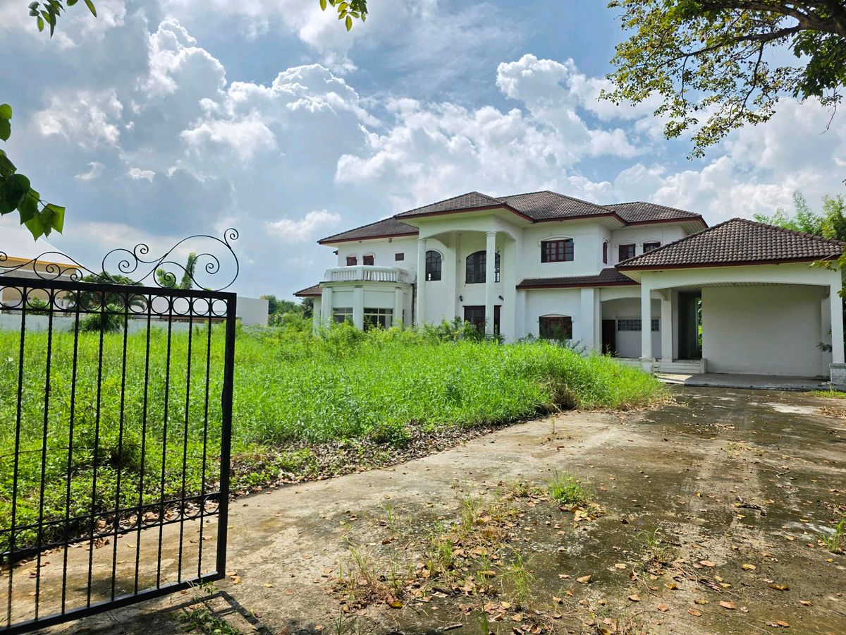 ขายบ้านบางนา แบริ่ง ลาซาล : 🚩ขายบ้าน Lakewood Bangna กม.18 
เหมาะแก่การรีโนเวท 