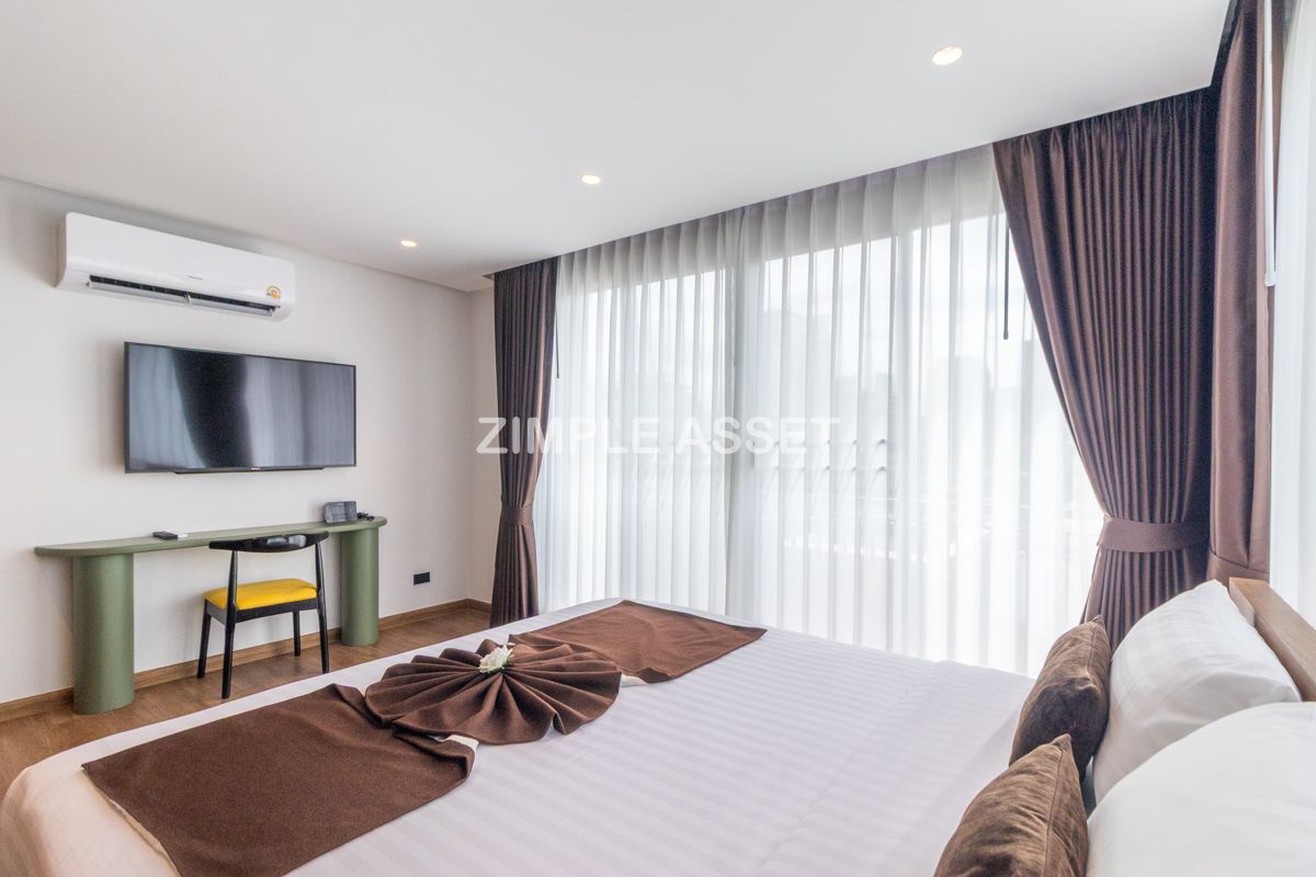 For RentSukhumvit, Asoke, Thonglor : Line ID: @zimple_asset Serviced Apartment in Thonglor, Newly renovated and fully furnished, featuring a rooftop swimming pool with city views. Conveniently located near BTS Thonglor.