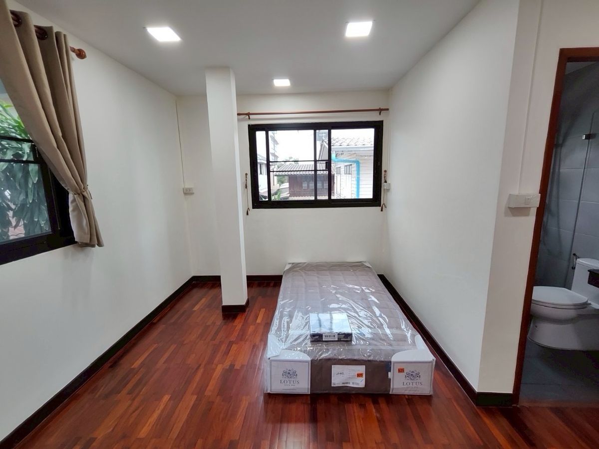 ให้เช่าบ้านลาดพร้าว เซ็นทรัลลาดพร้าว : ✨ บ้านเดี่ยวให้เช่า 4 ห้องนอน 5 ห้องน้ำ พื้นที่ใช้สอย 300 ตร.ม. พร้อมสนามหญ้า 90 ตร.ม. ใกล้เซ็นทรัลอีสวิลล์ ทำเลดี เดินทางสะดวก เฟอร์นิเจอร์ครบ เข้าอยู่ได้ทันที