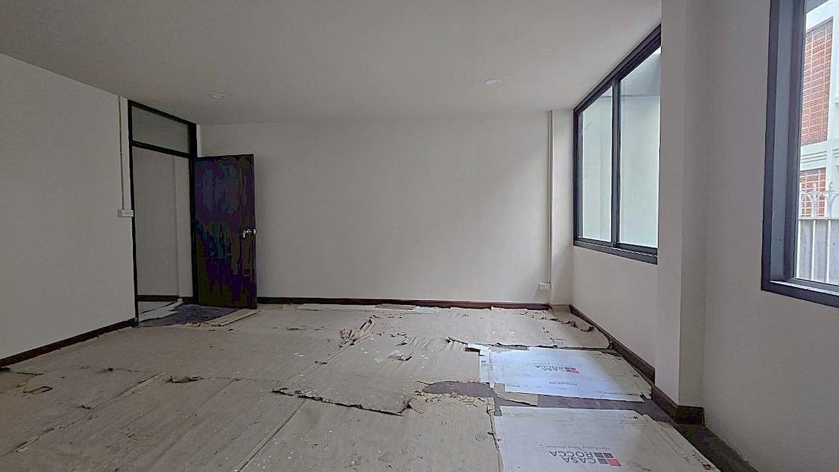 For RentShop HouseSukhumvit, Asoke, Thonglor : Newly renovated twin townhouse, ideal for both business and residential use ** NO CO-AGENT ** 