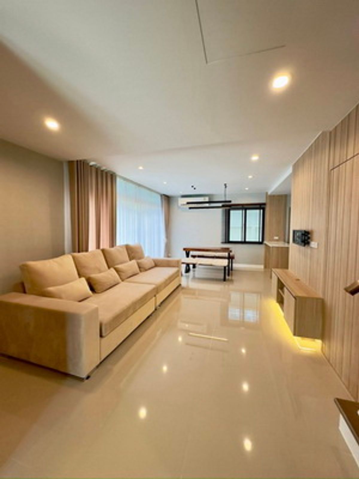 FOR RENT AREEYA COMO BOTANICA BANGNA / 4 bedrooms 3 bathrooms / 42 Sqw. 165 Sqm. **65,000** CLOSE TO MEGA BANGNA Loading...