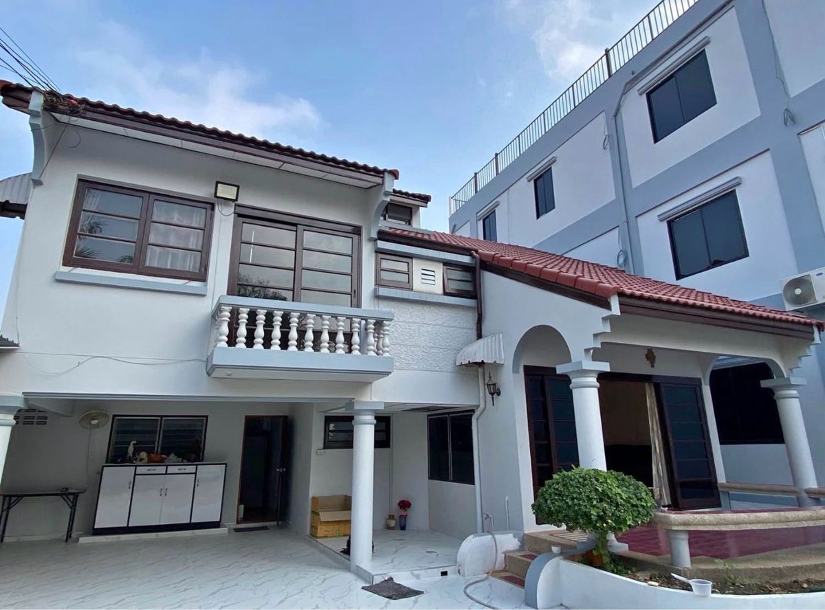 For RentHouseOnnut, Udomsuk : 🏡 Newly Renovated 4-Bedroom ✨Modern House for Rent | Spacious & Ready to Move In✨ Near BTS On Nut🌿