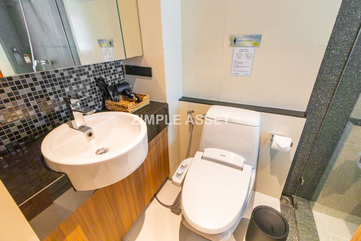 For RentSukhumvit, Asoke, Thonglor : Line ID: @zimple_asset Serviced Apartment in Thonglor, Newly renovated and fully furnished, featuring a rooftop swimming pool with city views. Conveniently located near BTS Thonglor.