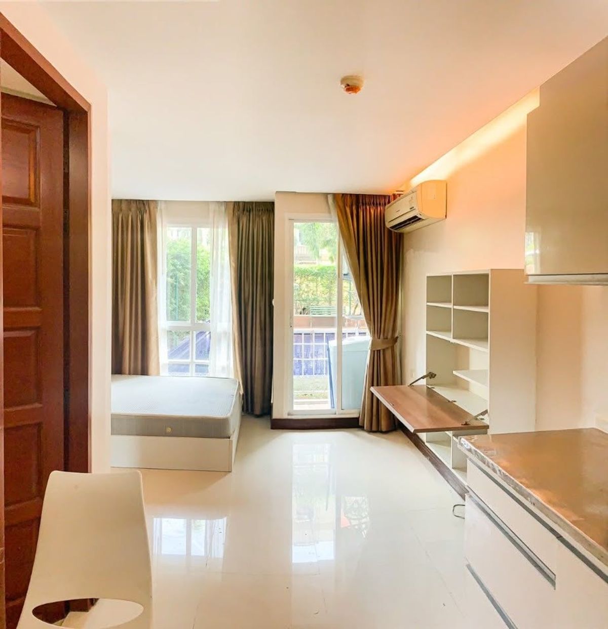 ให้เช่าคอนโดรัชดา ห้วยขวาง : เช่าคอนโด Emerald Residence Ratchada/เอมเมอรัลด์ เรสซิเดนท์ รัชดา (B6810044)
