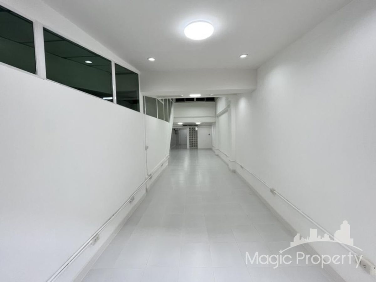 Commercial Building For Rent in Soi Vibhavadi Rangsit 2, Yak 6 (Soi Hokankha), Din Daeng, Bangkok Loading...