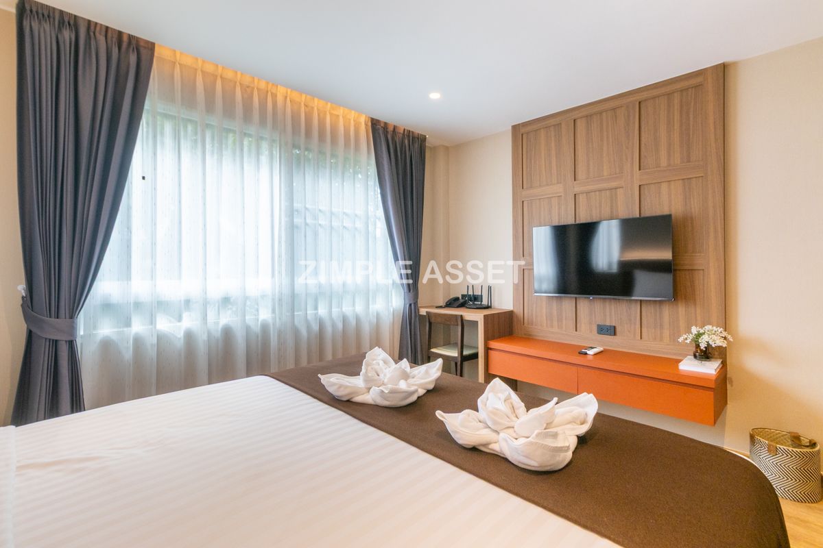 For RentSukhumvit, Asoke, Thonglor : Line ID: @zimple_asset Serviced Apartment in Thonglor, Newly renovated and fully furnished, featuring a rooftop swimming pool with city views. Conveniently located near BTS Thonglor.
