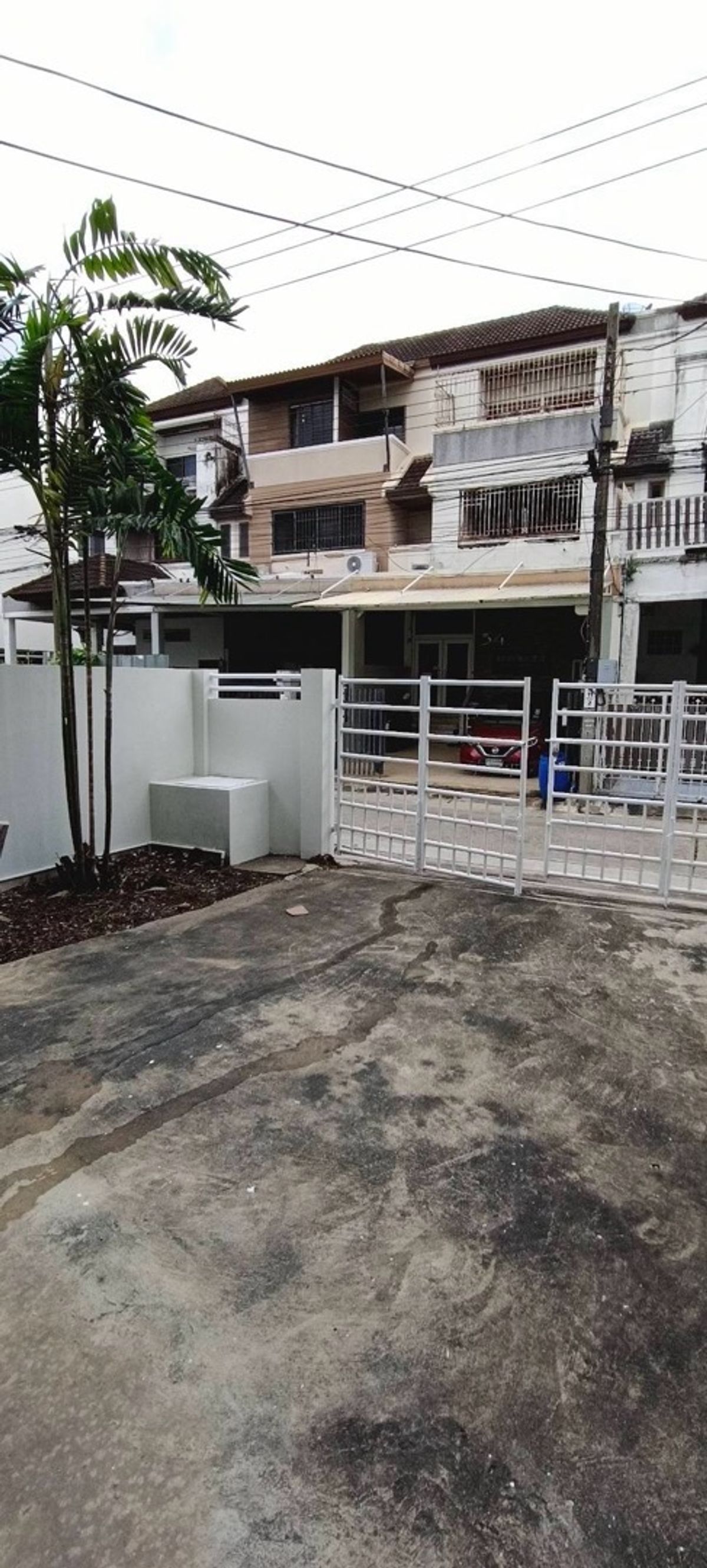 For RentHome OfficeOnnut, Udomsuk : Home office for rent, Bang Chak, Sukhumvit, close to the BTS, 300 meters, convenient travel, close to food, entrance to Soi Sukhumvit 97, company registration available, accepting tenants, Airbnb, spa, massage shop.