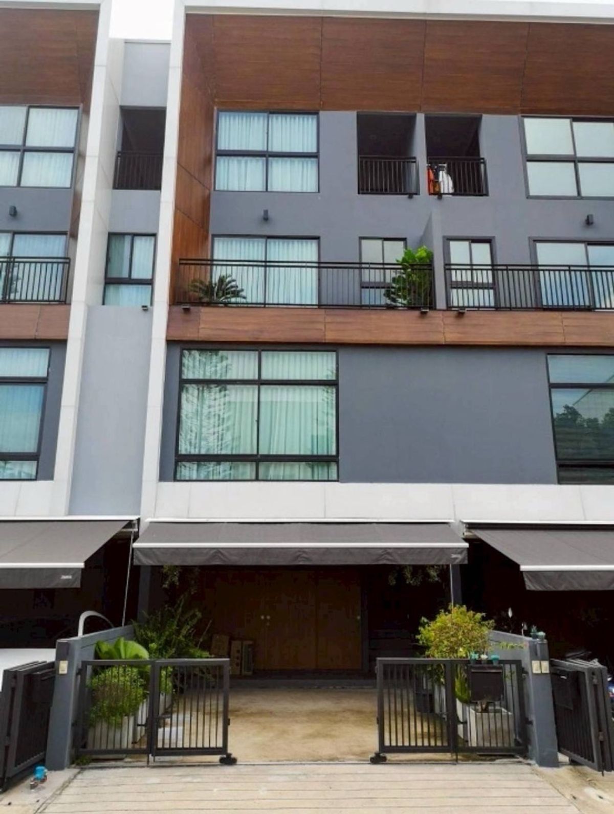For RentTownhomePattanakan, Srinakarin : Townhome for rent Arden Phatthanakan, pets allowed 🏡🎊💸