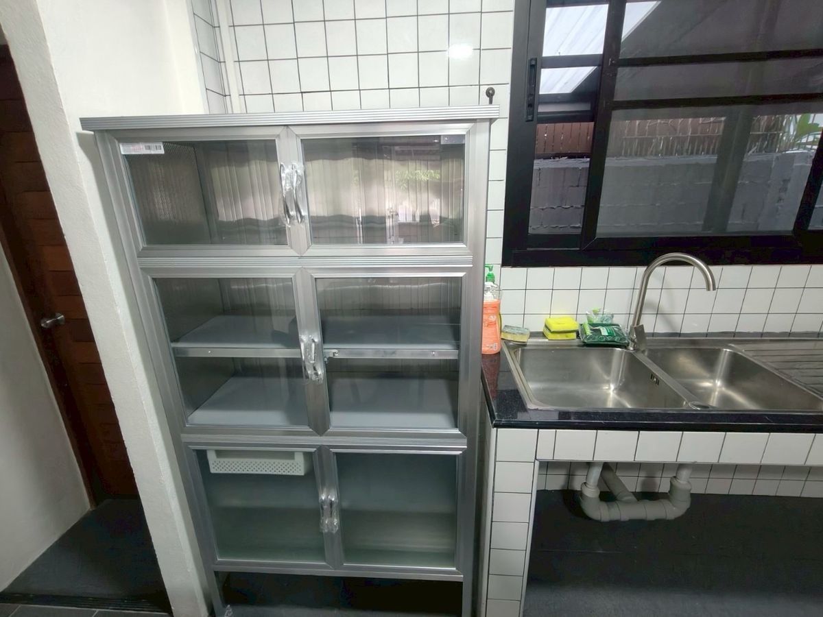 ให้เช่าบ้านลาดพร้าว เซ็นทรัลลาดพร้าว : ✨ บ้านเดี่ยวให้เช่า 4 ห้องนอน 5 ห้องน้ำ พื้นที่ใช้สอย 300 ตร.ม. พร้อมสนามหญ้า 90 ตร.ม. ใกล้เซ็นทรัลอีสวิลล์ ทำเลดี เดินทางสะดวก เฟอร์นิเจอร์ครบ เข้าอยู่ได้ทันที