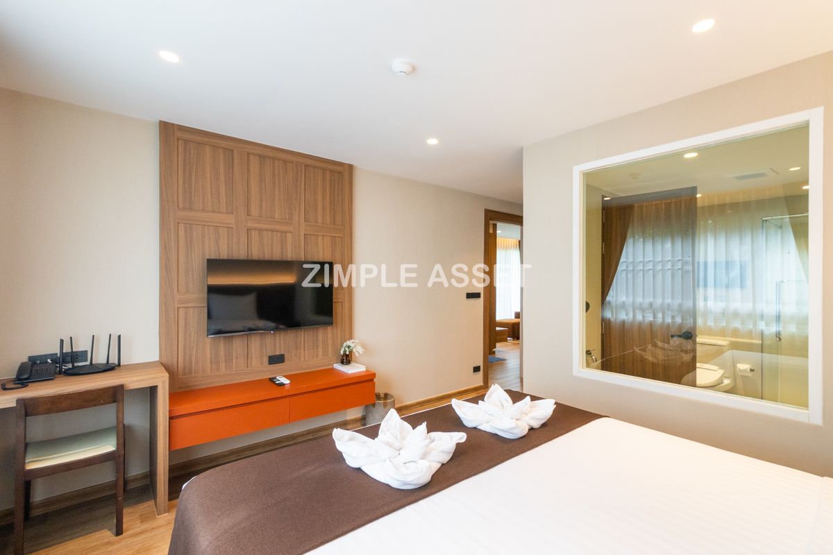 For RentSukhumvit, Asoke, Thonglor : Line ID: @zimple_asset Serviced Apartment in Thonglor, Newly renovated and fully furnished, featuring a rooftop swimming pool with city views. Conveniently located near BTS Thonglor.