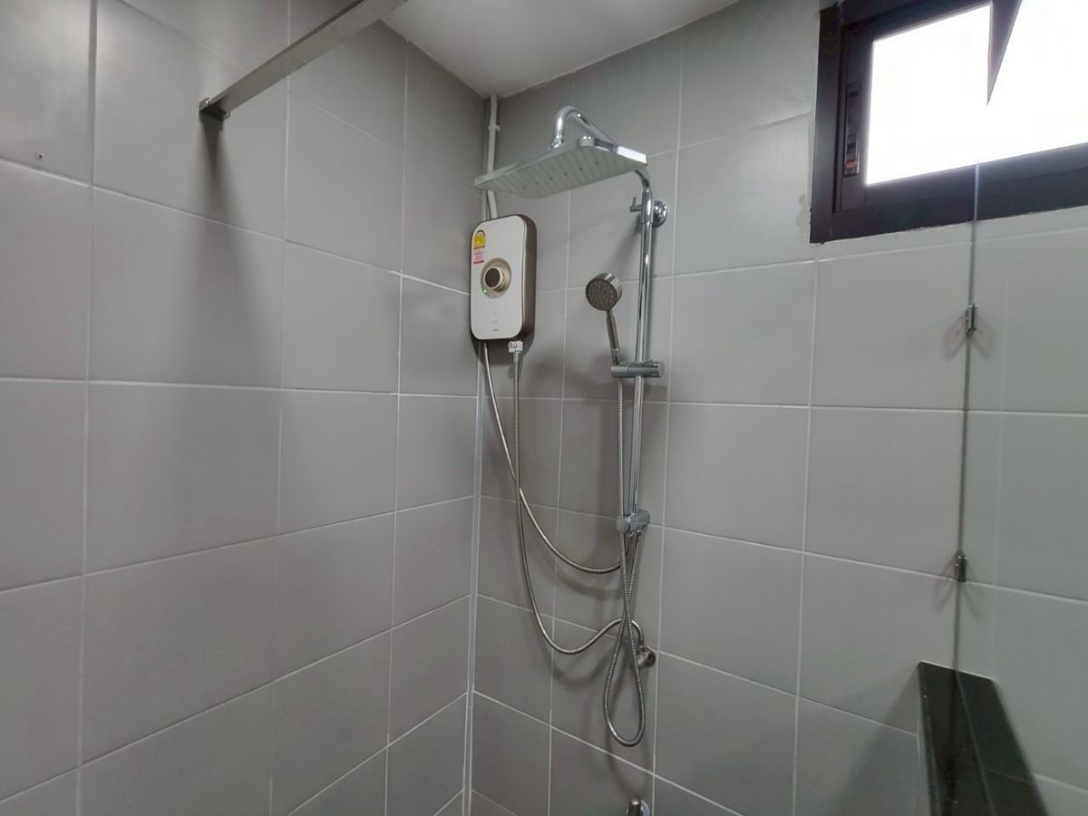 ให้เช่าบ้านลาดพร้าว เซ็นทรัลลาดพร้าว : ✨ บ้านเดี่ยวให้เช่า 4 ห้องนอน 5 ห้องน้ำ พื้นที่ใช้สอย 300 ตร.ม. พร้อมสนามหญ้า 90 ตร.ม. ใกล้เซ็นทรัลอีสวิลล์ ทำเลดี เดินทางสะดวก เฟอร์นิเจอร์ครบ เข้าอยู่ได้ทันที