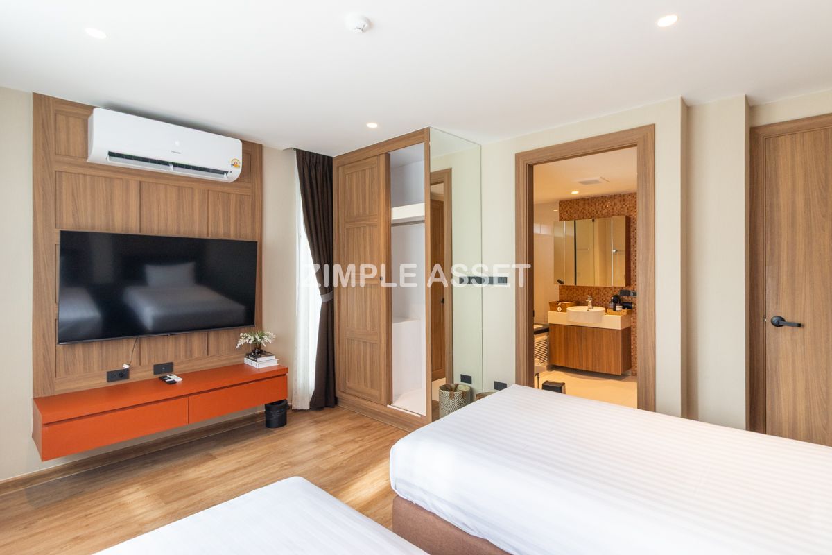 For RentSukhumvit, Asoke, Thonglor : Line ID: @zimple_asset Serviced Apartment in Thonglor, Newly renovated and fully furnished, featuring a rooftop swimming pool with city views. Conveniently located near BTS Thonglor.