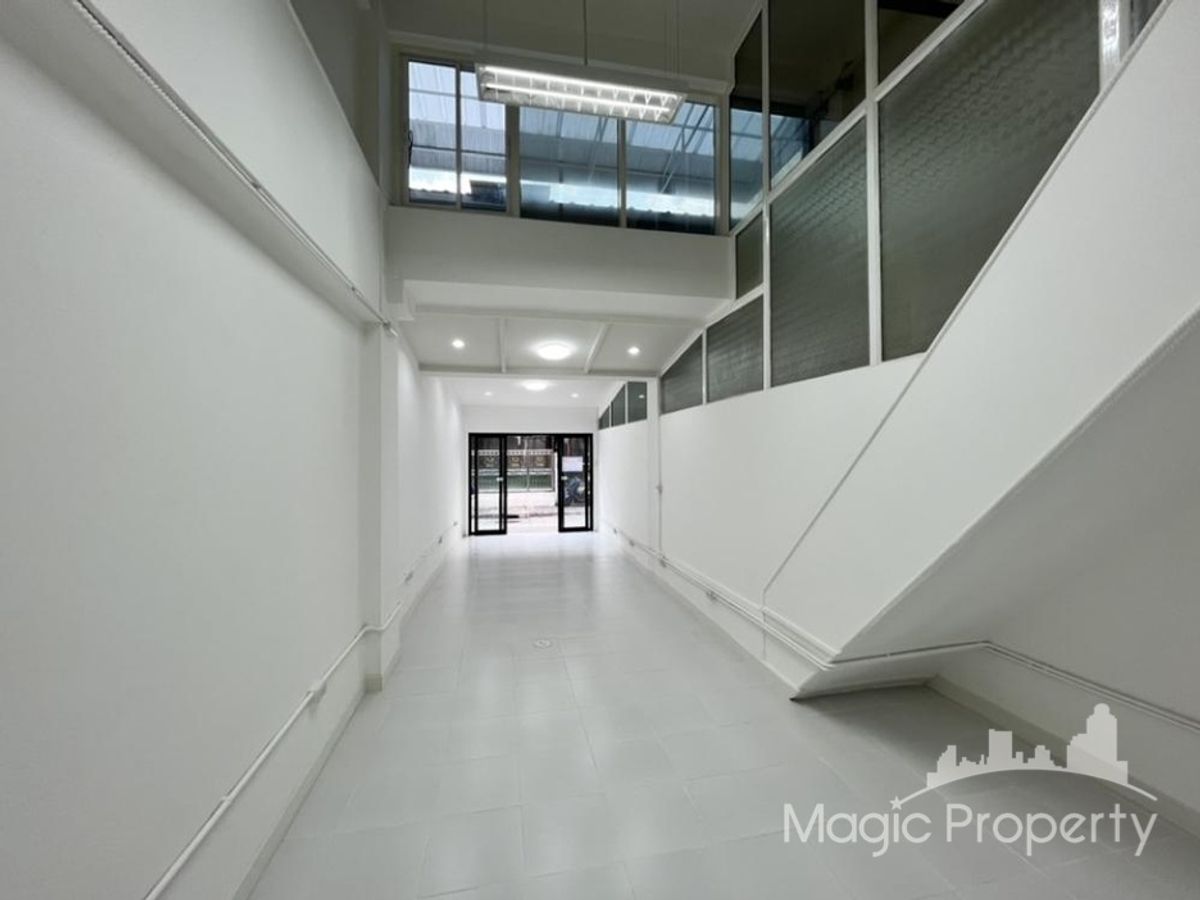 Commercial Building For Rent in Soi Vibhavadi Rangsit 2, Yak 6 (Soi Hokankha), Din Daeng, Bangkok Loading...