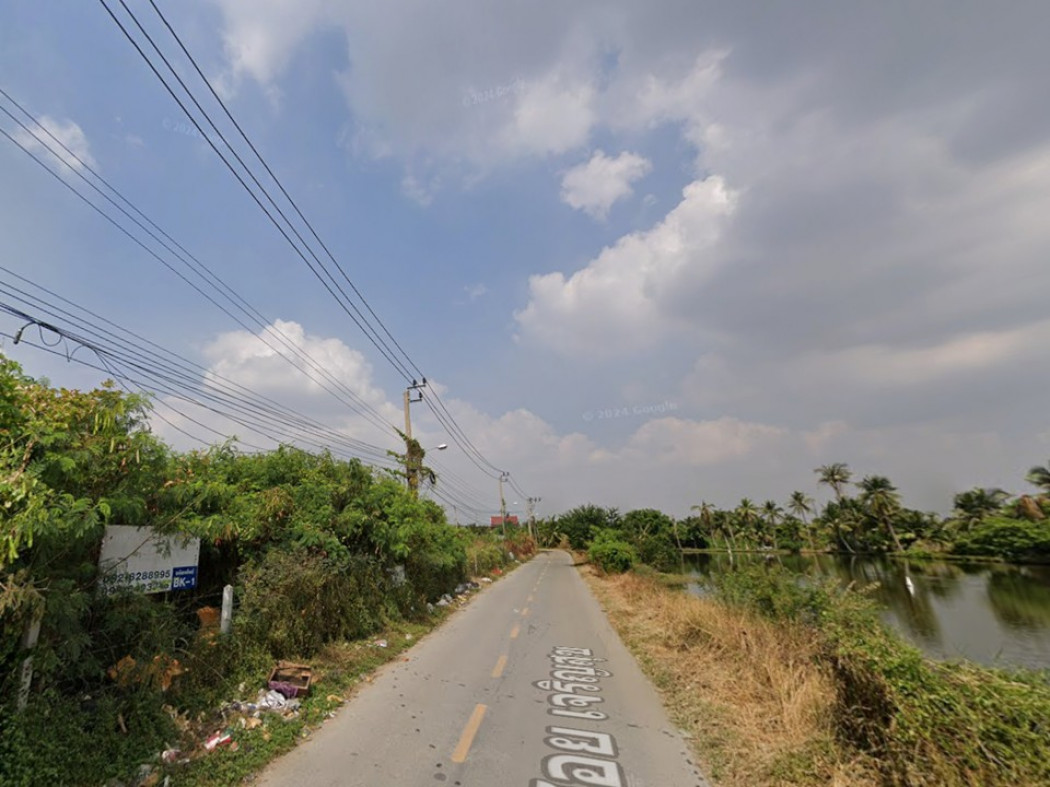 For RentLandRathburana, Suksawat : Land for rent, next to Soi Pracha Uthit 76, near Phutthabucha Road, Thung Khru, suitable for business, 4 rai, 1 ngan, 10 sq m.