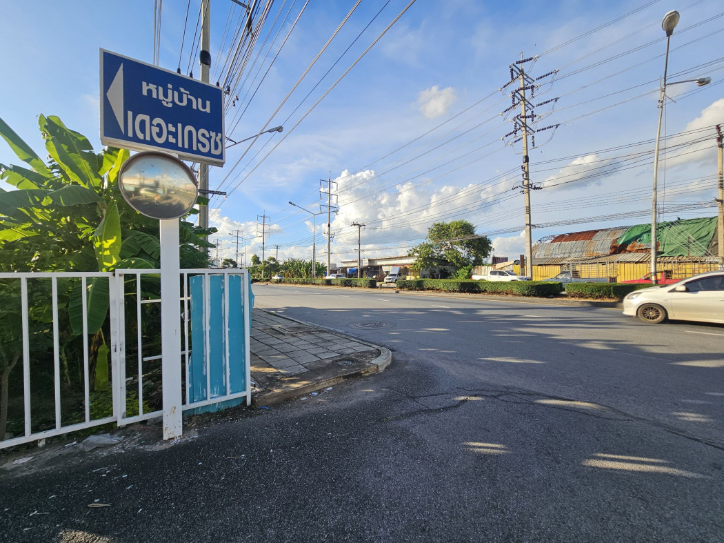 ขายที่ดินนนทบุรี บางใหญ่ บางบัวทอง : ขายที่ดินเปล่า ถมแล้ว อยู่ในโครงการเดอะเกรท ใกล้ถนนบางกรวย - ไทรน้อย เหมาะสร้างบ้าน ขนาด 55 ตรว