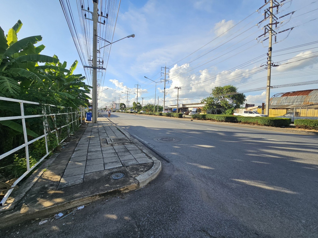 ขายที่ดินนนทบุรี บางใหญ่ บางบัวทอง : ขายที่ดินเปล่า ถมแล้ว อยู่ในโครงการเดอะเกรท ใกล้ถนนบางกรวย - ไทรน้อย เหมาะสร้างบ้าน ขนาด 55 ตรว