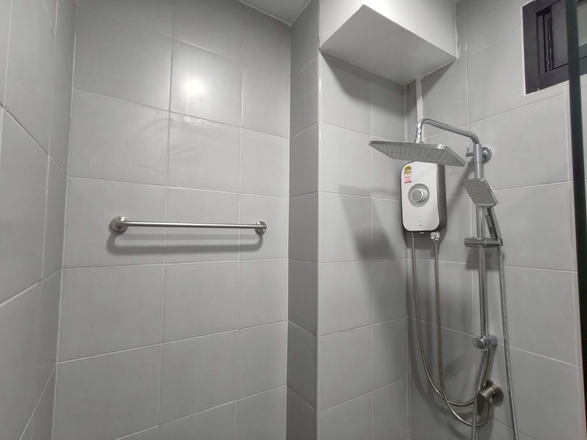 ให้เช่าบ้านลาดพร้าว เซ็นทรัลลาดพร้าว : ✨ บ้านเดี่ยวให้เช่า 4 ห้องนอน 5 ห้องน้ำ พื้นที่ใช้สอย 300 ตร.ม. พร้อมสนามหญ้า 90 ตร.ม. ใกล้เซ็นทรัลอีสวิลล์ ทำเลดี เดินทางสะดวก เฟอร์นิเจอร์ครบ เข้าอยู่ได้ทันที