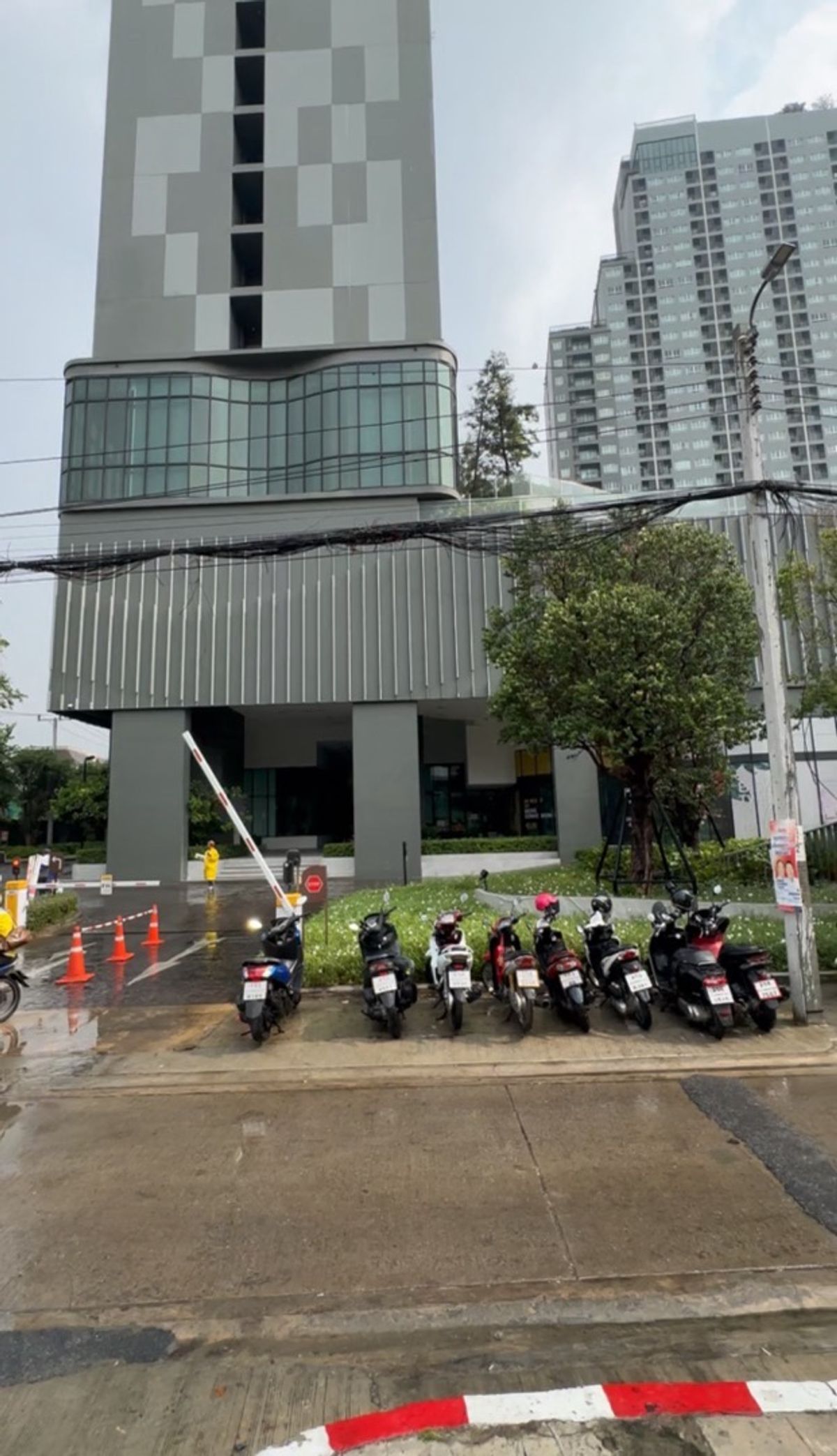 ขายร้านค้า/ตลาดนัดท่าพระ ตลาดพลู วุฒากาศ : Shop ใต้คอนโด พร้อมผู้เช่า 7-Eleven รับรับ Passive Income ต่อได้เลย | 0824499822