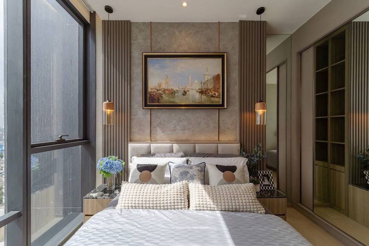 The room is beautifully decorated, fully furnished, ready to move in. Loading...