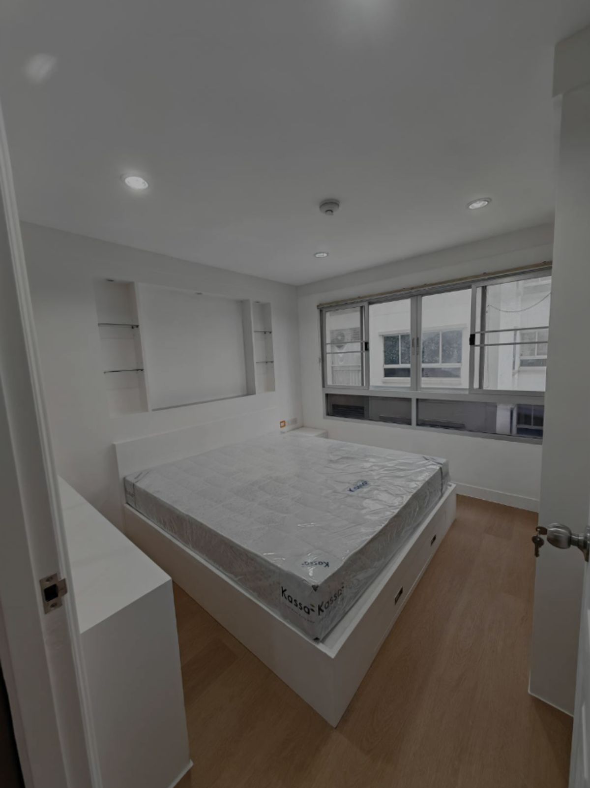 For RentCondoRatchadapisek, Huaikwang, Suttisan : For rent, Lumpini Cultural Center, Building A2, 3rd floor, extra large, 35 sq m, newly renovated, hard to find, near MRT Huai Khwang, 12,000 baht/mo.