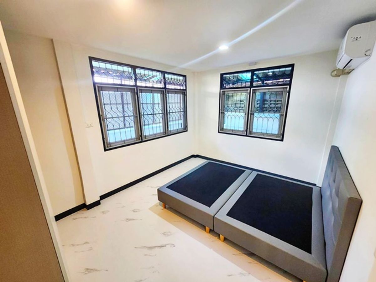 Single-story house for rent MRT HuaiKhwang 590m.Pracharat Bamphen 2-10 312sq.m 78sq.wa. Regent' ;s Int Loading...