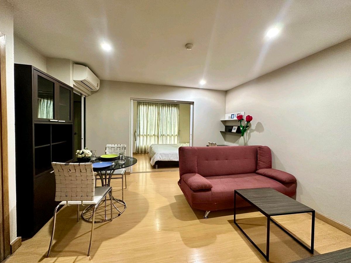 ให้เช่าคอนโดอ่อนนุช อุดมสุข : Low Rise ชั้น 4  พร้อมอยู่ BTS อ่อนนุช ทางด่วน อาจณรงค์-รามอินทรา ทางด่วน บางนา-ชลบุรี สนามบินสุวรรณภูมิ โลตัสอ่อนนุช ซีคอนสแควร์  กว้างขวางอยู่สบายตกแต่งลงตัว เฟอร์นิเจอร์ ครบ ติดสวนสาธารณะ 