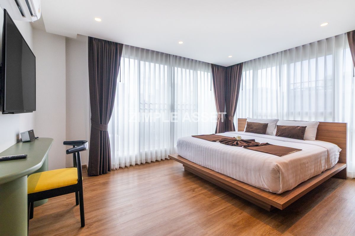 For RentSukhumvit, Asoke, Thonglor : Line ID: @zimple_asset Serviced Apartment in Thonglor, Newly renovated and fully furnished, featuring a rooftop swimming pool with city views. Conveniently located near BTS Thonglor.